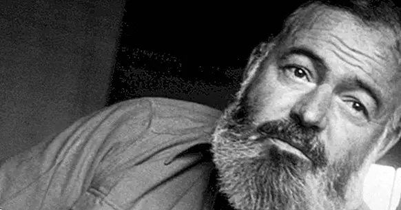 As 84 melhores frases de Ernest Hemingway
