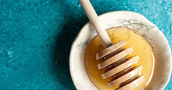 Včelí med: 10 prínosov a vlastnosti tohto jedla