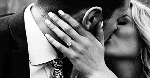 The 9 benefits of kissing (according to science)