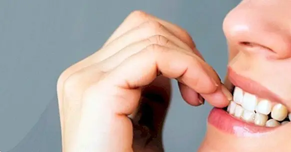 10 triků k zastavení kousání nehtů (onicofagia)
