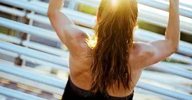 Како побољшати положај позади, са 4 једноставне вежбе - здрав живот